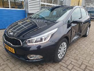 skadebil auto Kia Cee d 1.6 GDI Business Pack 2013/7