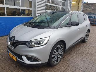 Vaurioauto  passenger cars Renault Scenic 1.3 TCe Initiale Paris Automaat 2019/10