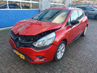 krockskadad bil auto Renault Clio 0.9 TCe Limited 2018/5