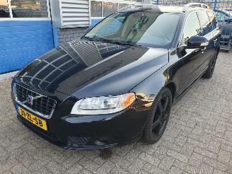 skadebil auto Volvo V-70 2.5T Summum Automaat 2008/3