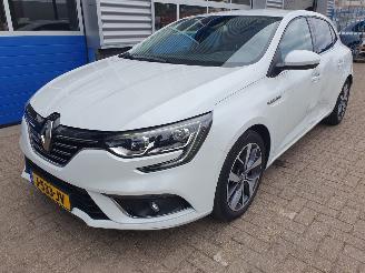 damaged passenger cars Renault Mégane 1.2 TCe Bose 2016/6
