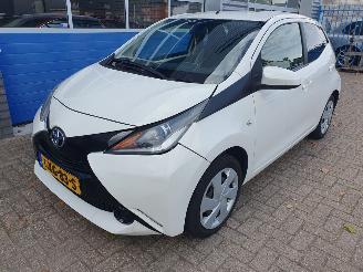 Damaged car Toyota Yaris 1.0 VVT-i x 2017/8