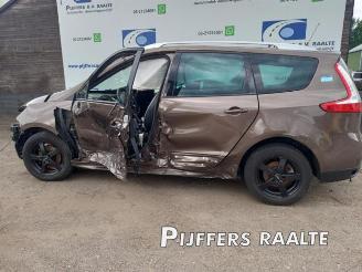 Coche siniestrado Renault Grand-scenic Grand Scenic III (JZ), MPV, 2009 / 2016 1.5 dCi 105 2015