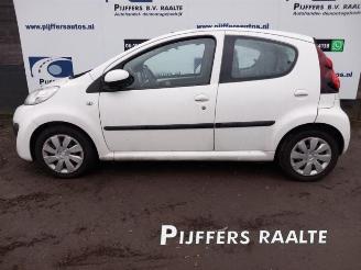 Coche siniestrado Peugeot 107 107, Hatchback, 2005 / 2014 1.0 12V 2013/11