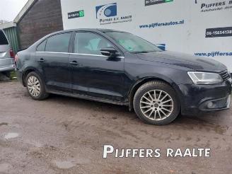 Coche siniestrado Volkswagen Jetta Jetta IV (162/16A), Sedan, 2010 / 2017 1.6 TDI 16V 2013/9