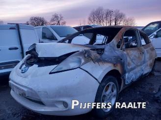 Vrakbiler auto Nissan Leaf Leaf (ZE0), Hatchback, 2010 / 2017 Leaf 2013/11