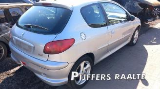 Peugeot 206 206 (2A/C/H/J/S), Hatchback, 1998 / 2012 1.4 16V picture 6