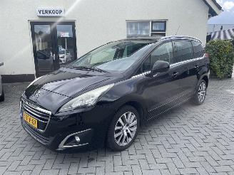 skadebil auto Peugeot 5008 1.6 THP Blue Lease Executive 7p. N.A.P NL AUTO PRACHTIG!!! 2014/5
