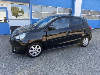 krockskadad bil auto Mitsubishi Space-star 1.0  INTENSE 2015/2