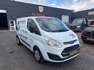 skadebil bedrijf Ford Transit Custom 2.0 TDCI  3-pers  airco 2017/10