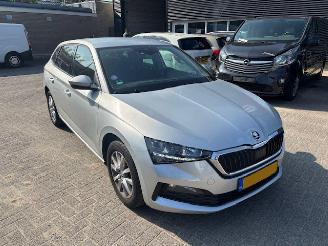 Voiture accidenté Skoda Scala 1.0 TSI Ambition 5-drs 2022/4