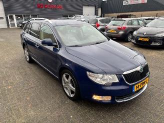 Coche accidentado Skoda Superb 1.6 TDI Greenline Clima 105pk 2011/3