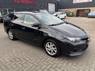 krockskadad bil auto Toyota Auris 1.2 T Sports Dynamic 116pk 2018/2