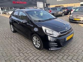 Voiture accidenté Kia Rio 1.4 5-drs clima  110pk 2015/8