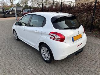 Avarii autoturisme Peugeot 208 1.2 5-drs Envy Automaat NAP 2014/1