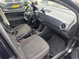 skadebil auto Volkswagen Up! 1.0 5-drs Move Up! airco 2019/7