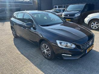 krockskadad bil auto Volvo V-60 1.6 D2 Momentum automaat 2015/1
