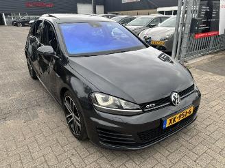 krockskadad bil auto Volkswagen Golf 2.0 GTD DSG Pano 184pk 2015/2