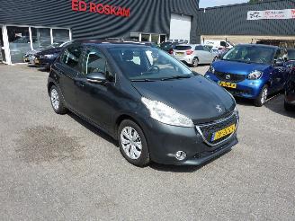 Unfallwagen Peugeot 208 1.2 VTI ACCESS 2013/2