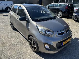 skadebil auto Kia Picanto 1.0 5-drs ComfortPlus airco NAP 2011/6