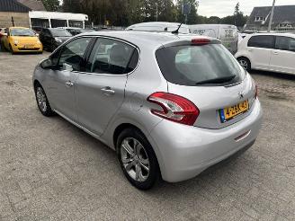 krockskadad bil auto Peugeot 208 1.2 VTI Allure 5-drs clima 2014/3