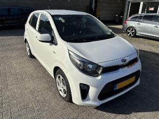 damaged passenger cars Kia Picanto 1.0 5-drs Comfortline airco 2020/9