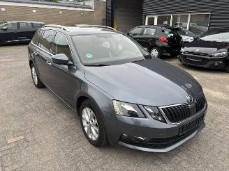 uszkodzony samochody osobowe Skoda Octavia 1.0 TSI DSG  Greentech 2018/4