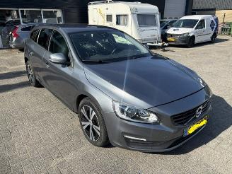 Voiture accidenté Volvo V-60 2.0 T4 Momentum 190pk 2017/9