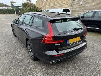 Unfallwagen Volvo V-60 2.0 B3 Momentum Advantage Automaat 2020/11