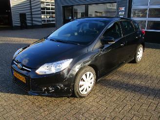 Voiture accidenté Ford Focus 1.0 EcoBoost Trend 5drs 2013/4