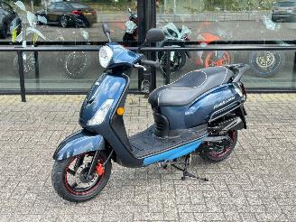skadebil bromfiets Sym  Fiddle 2 2018/8