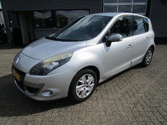 Vaurioauto  passenger cars Renault Scenic 1.5 DCI Dynamique 2011/7