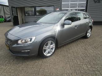 Schadeauto Volvo V-60 2.4 D5 Twin Engine Lease Hydrid automaat 2016/11