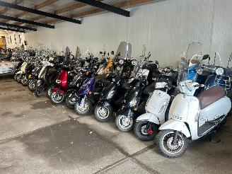 skadebil bromfiets Sym  Partij 47 scooters 2020/1