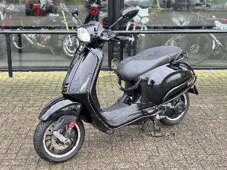 uszkodzony skutery Vespa  Sprint 50 4T 2018/6
