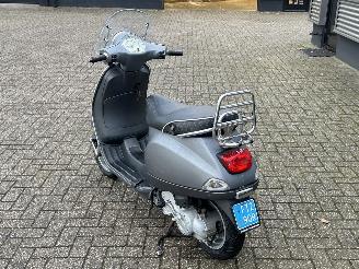 Vespa  LX 50 4T picture 3