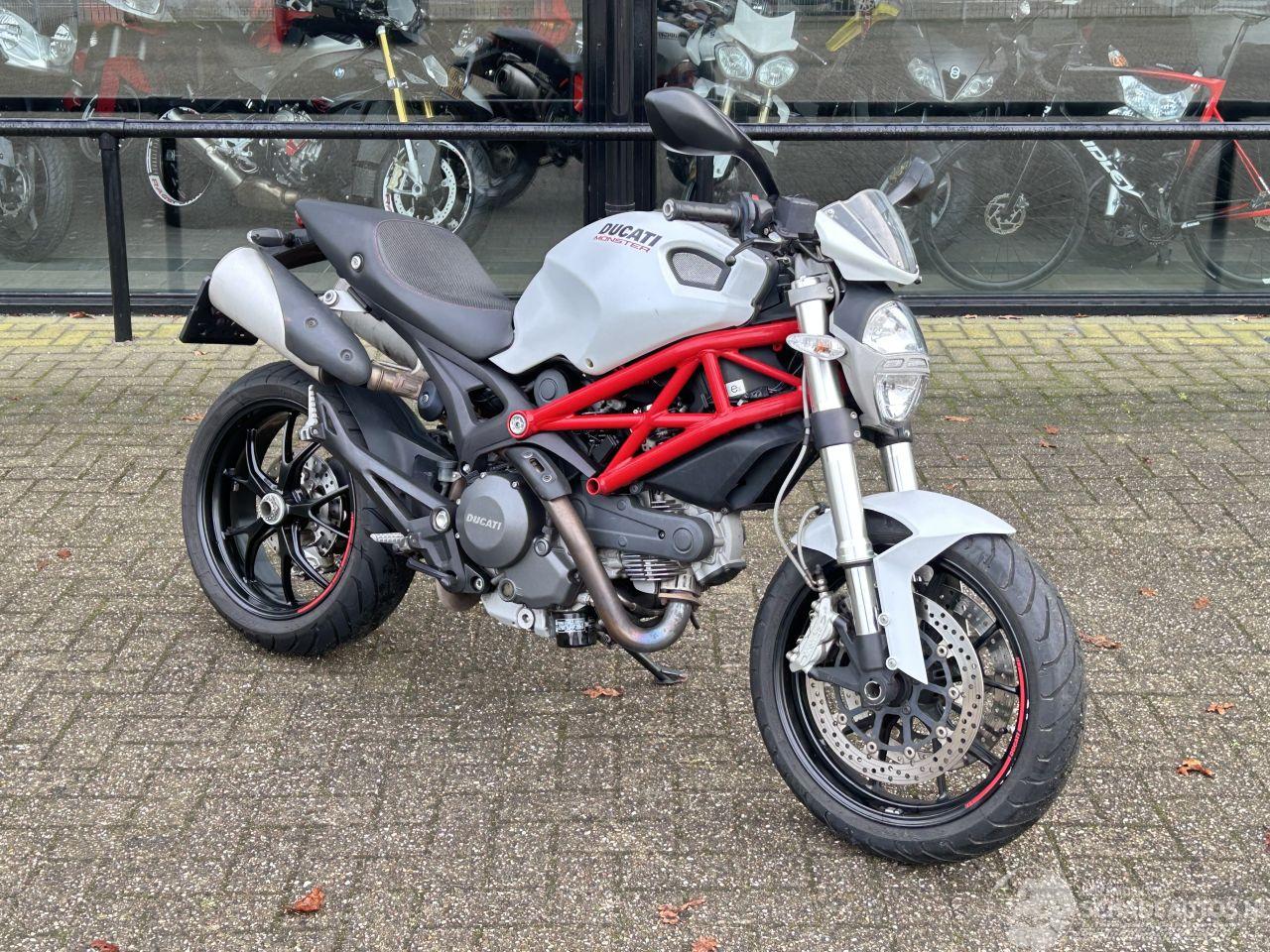 Ducati Monster 796 