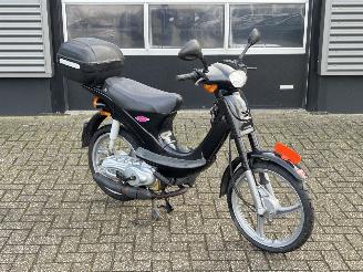 skadebil bromfiets Piaggio  Velofax 2005/10