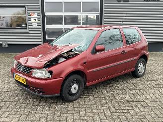 skadebil auto Volkswagen Polo 1.6 1999/10