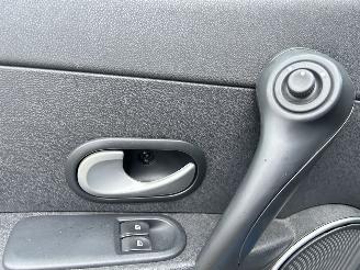 Renault Clio 1.6-16V Dynamique S Automaat picture 20