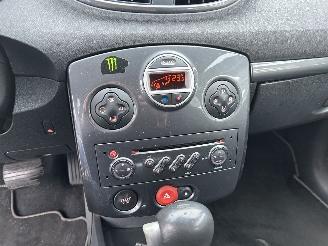 Renault Clio 1.6-16V Dynamique S Automaat picture 22