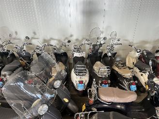Overige  Partij 58 scooters picture 10