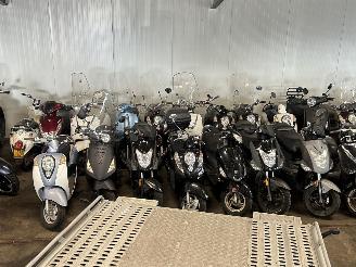 Overige  Partij 58 scooters picture 4