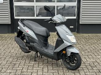 krockskadad bil bromfiets Sym  Orbit 3 2024/1