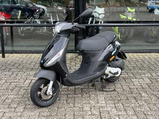 skadebil auto Piaggio Spring Zip 50 4T 2015/8
