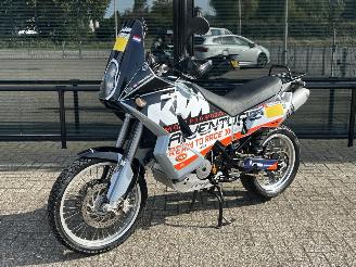 krockskadad bil motor KTM 950 Adventure  2004/3