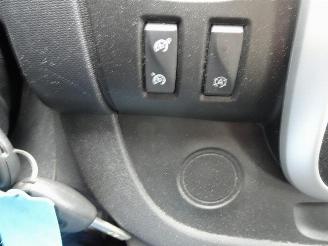 Renault Trafic 2.0 dCi 120 T29 L2H1 DC Comfort 5 pers airco navi ahk picture 25