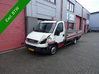 Vaurioauto  commercial vehicles Iveco Daily 35C15 375 3 zits 425 x 218 x 40 open laadbak 2011/7