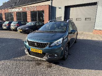 skadebil auto Peugeot 2008 1.2 PureTech Allure  SUV 5-dr. 2016/12