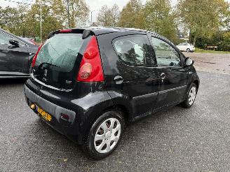 Peugeot 107 1.0-12V Urban Move AIRCO Hatchback 5-dr. picture 4